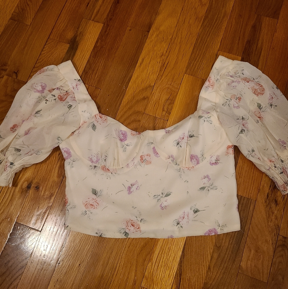 ✨️ Lulu's Floral Crop Top